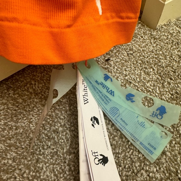 NWT Off-white Top - Picture 4 of 5